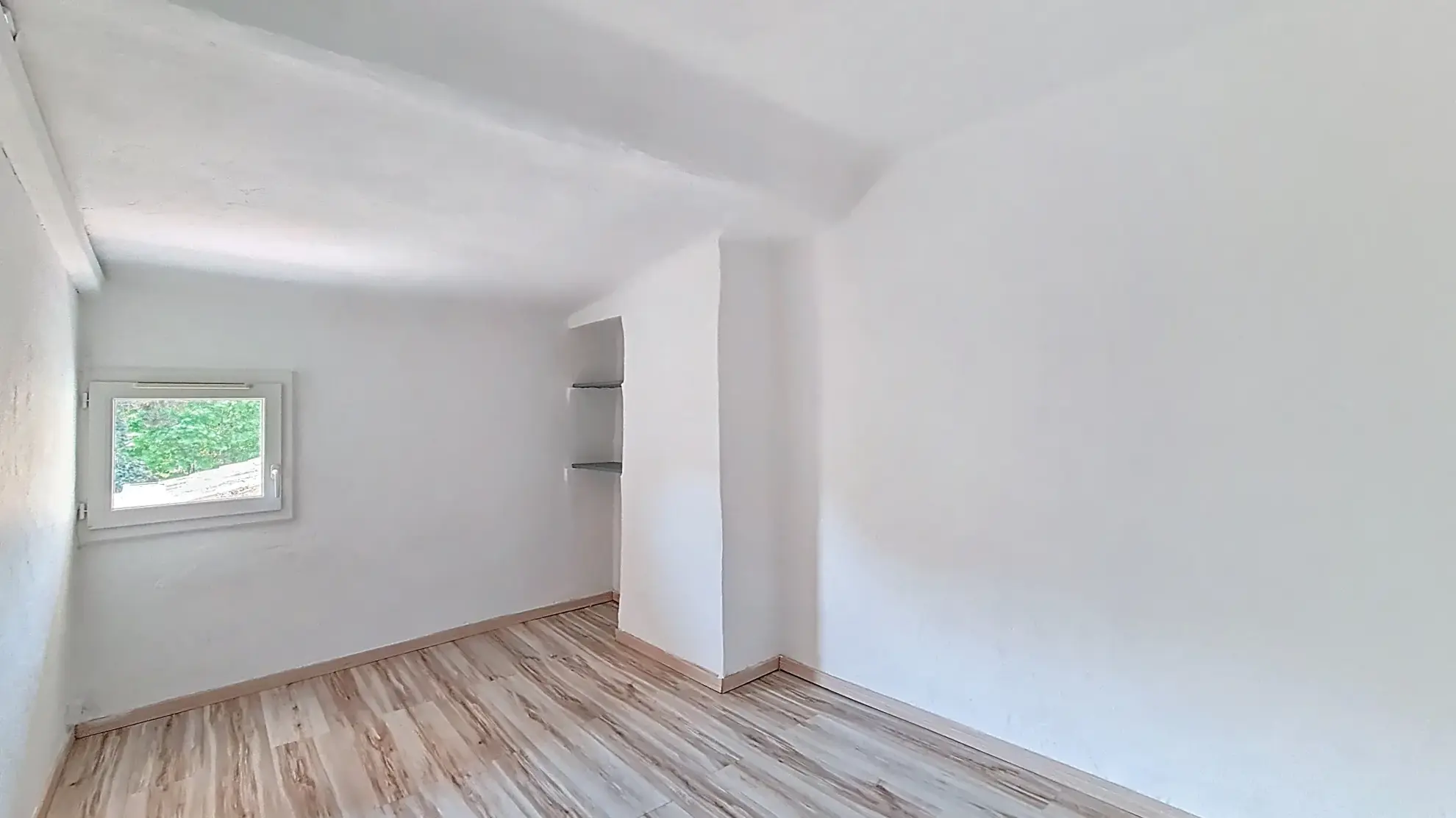 Maison de village 124 m² avec studio indépendant à Rougiers (83) 