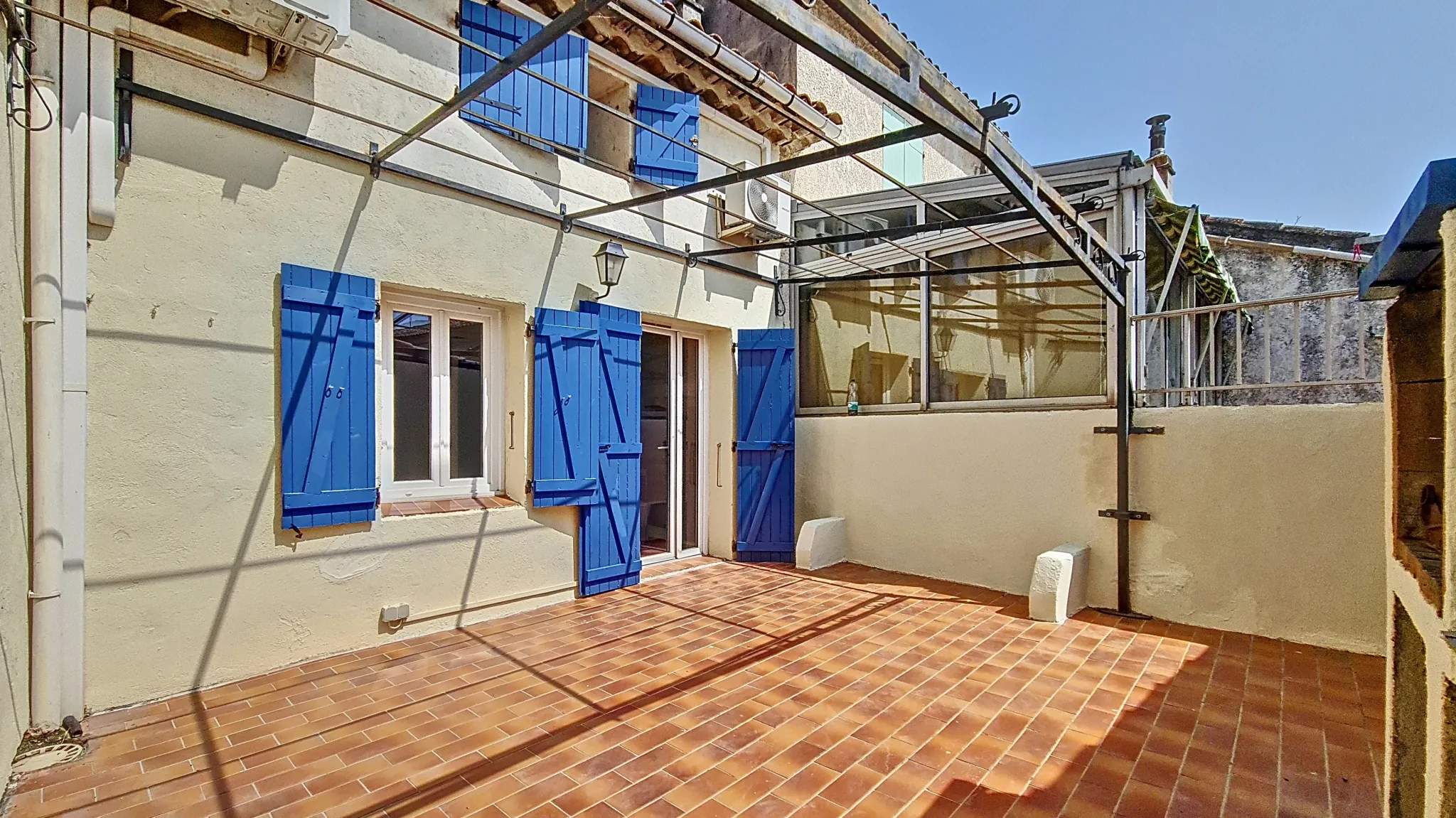Maison de village 124 m² avec studio indépendant à Rougiers (83) 
