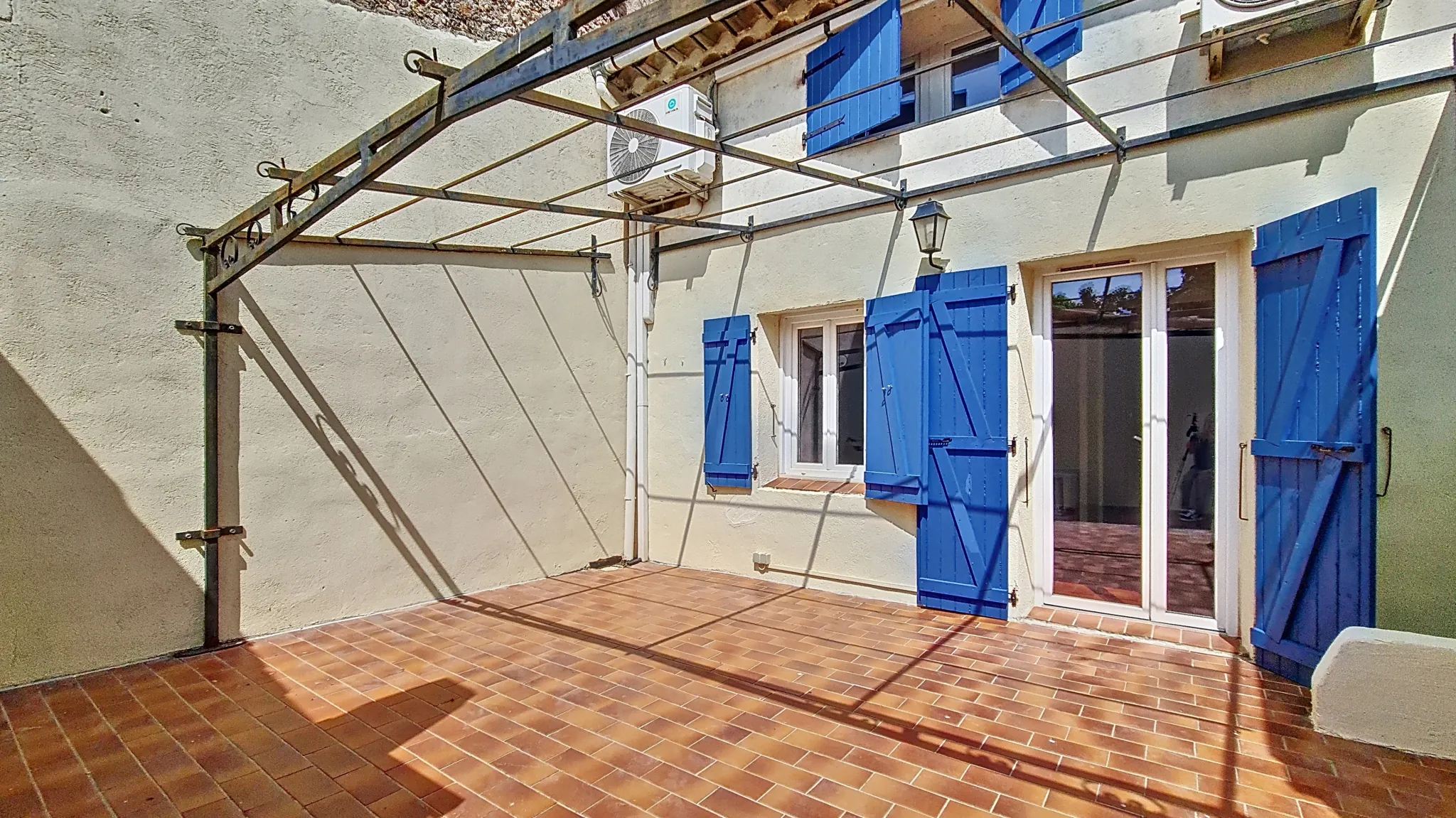 Maison de village 124 m² avec studio indépendant à Rougiers (83) 