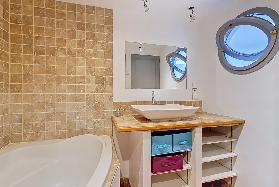 Maison de village 124 m² avec studio indépendant à Rougiers (83) 