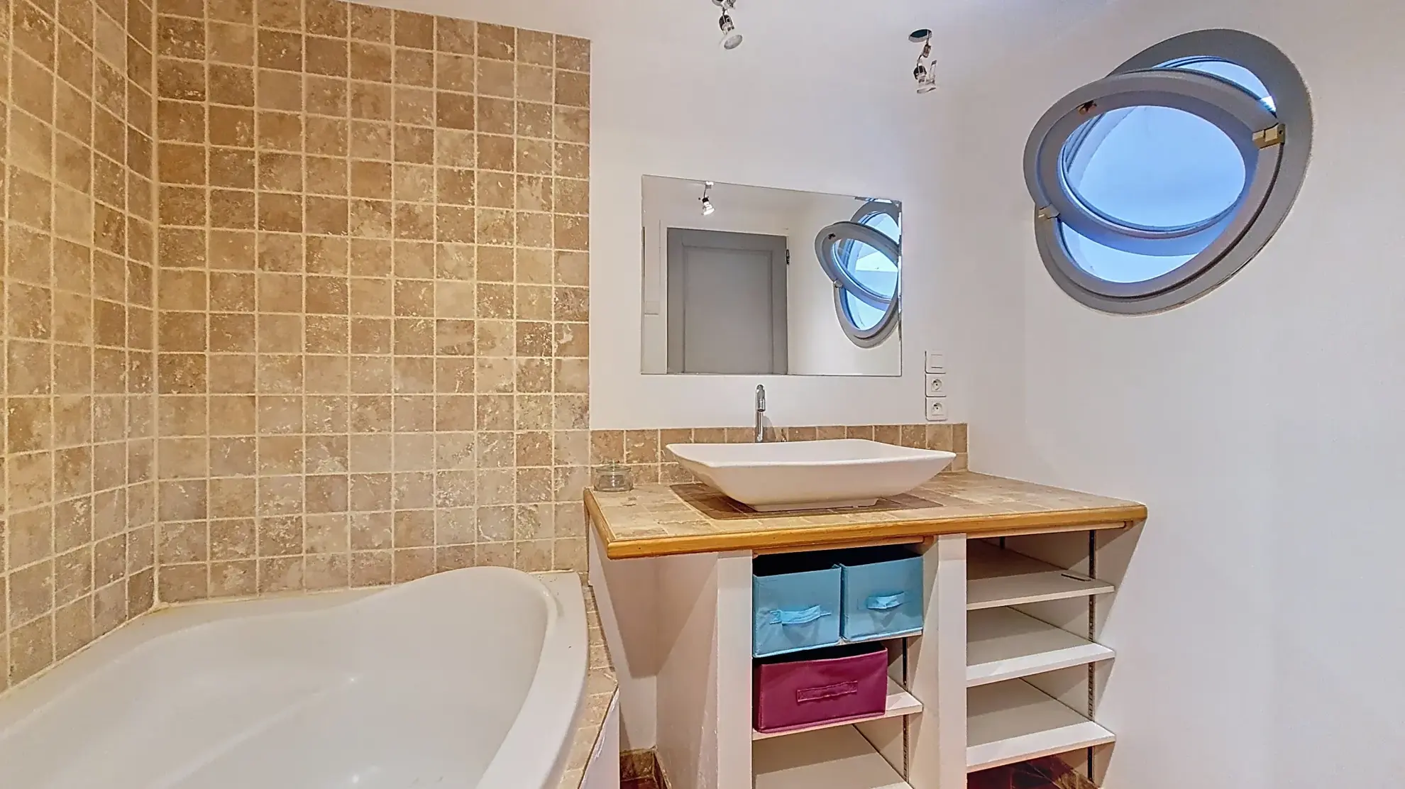 Maison de village 124 m² avec studio indépendant à Rougiers (83) 