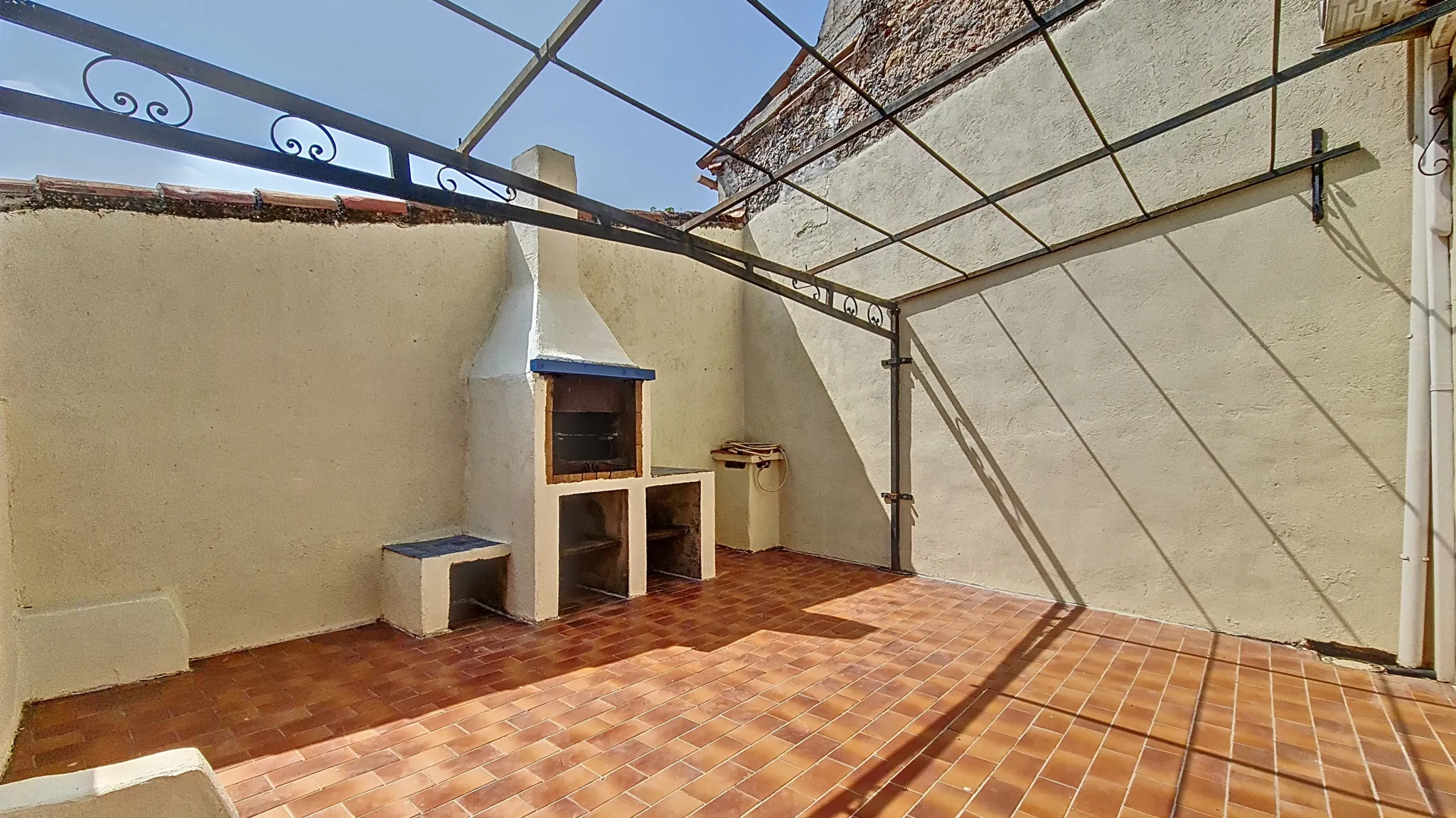 Maison de village 124 m² avec studio indépendant à Rougiers (83) 