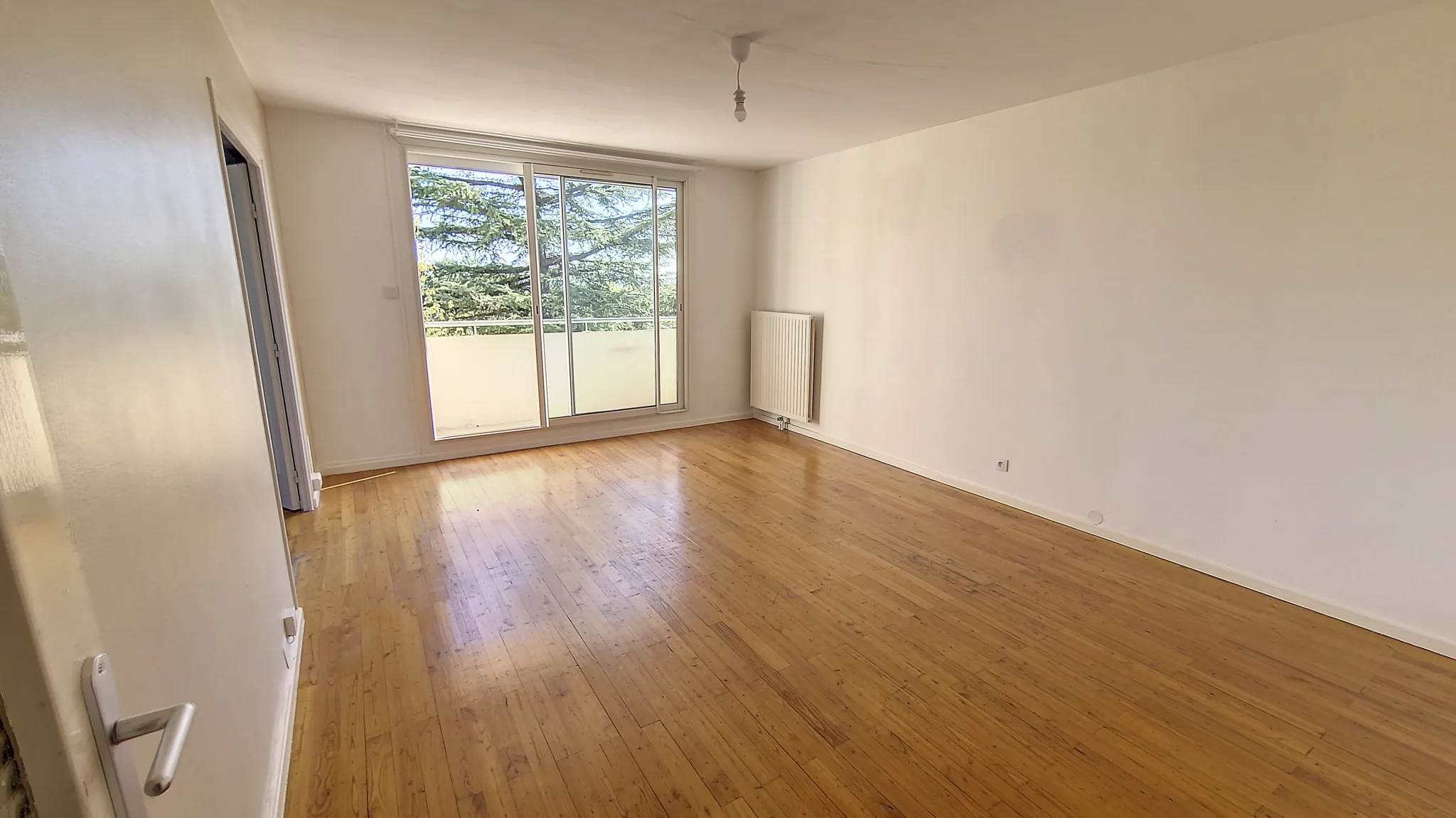 Appartement T4 à Irigny de 77 m² avec parking et cave - Résidence sécurisée 