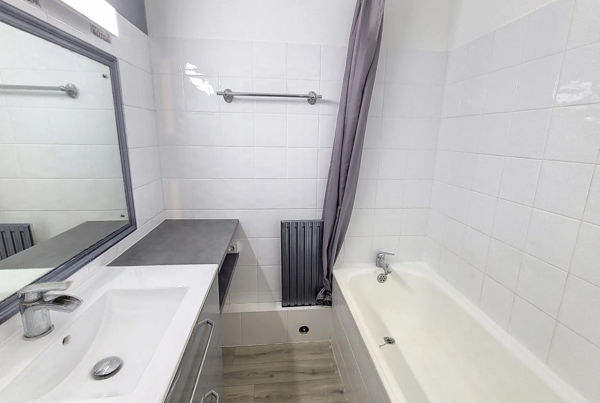 Appartement T4 à Irigny de 77 m² avec parking et cave - Résidence sécurisée 