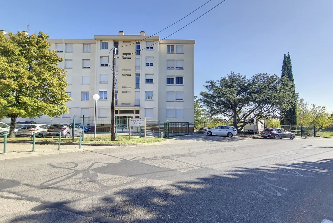 Appartement T4 à Irigny de 77 m² avec parking et cave - Résidence sécurisée 