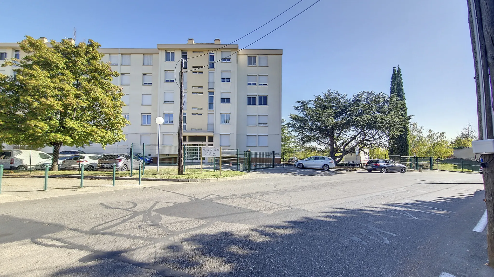 Appartement T4 à Irigny de 77 m² avec parking et cave - Résidence sécurisée 