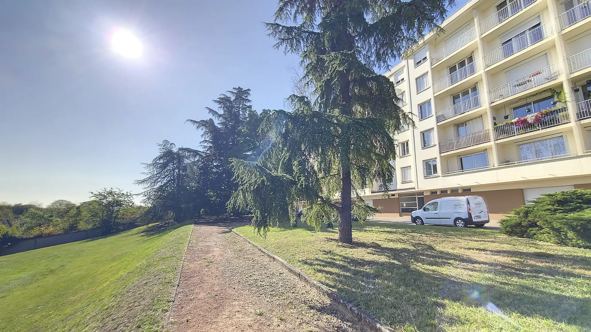 Appartement T4 à Irigny de 77 m² avec parking et cave - Résidence sécurisée 