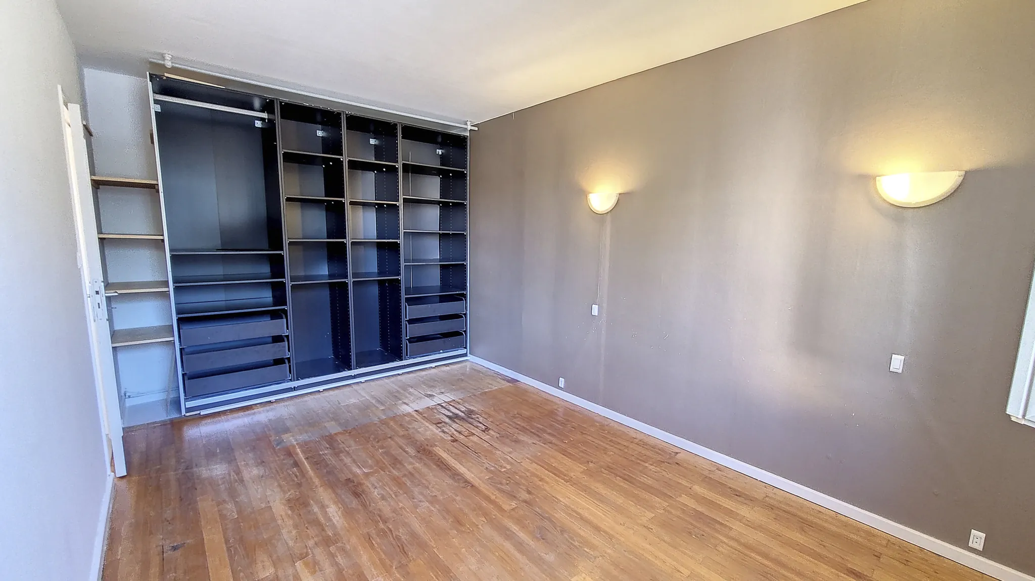 Appartement T4 à Irigny de 77 m² avec parking et cave - Résidence sécurisée 