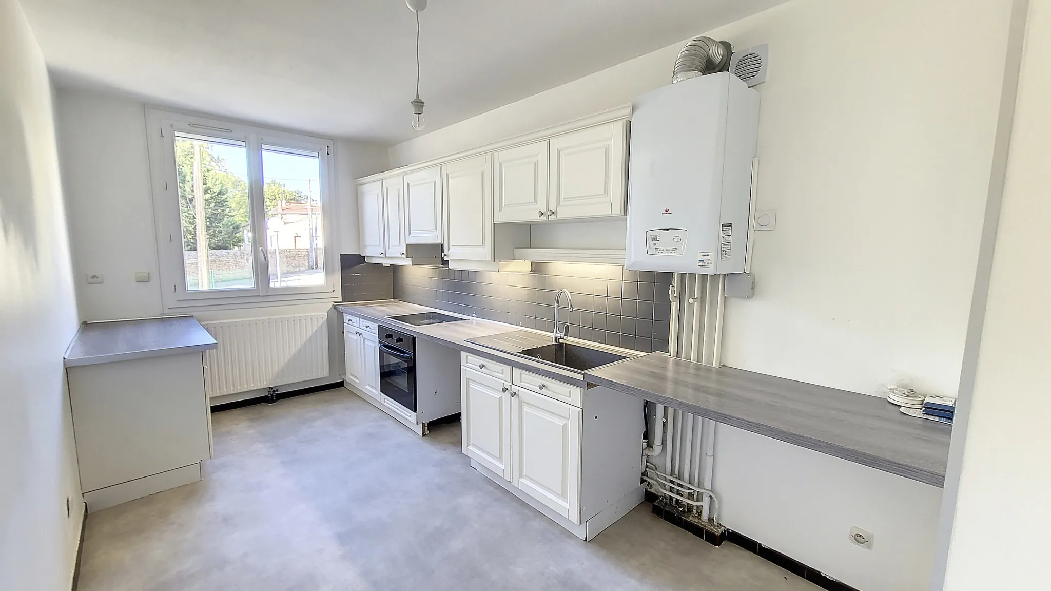 Appartement T4 à Irigny de 77 m² avec parking et cave - Résidence sécurisée 
