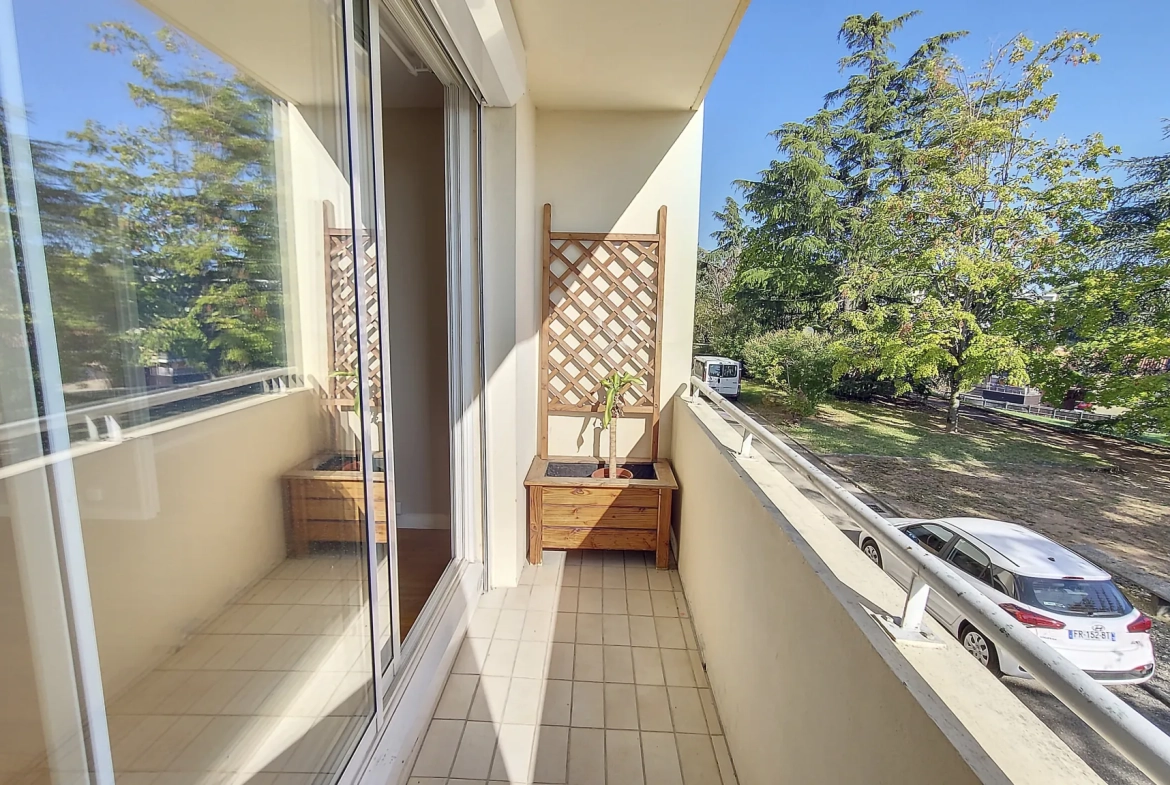 Appartement T4 à Irigny de 77 m² avec parking et cave - Résidence sécurisée 