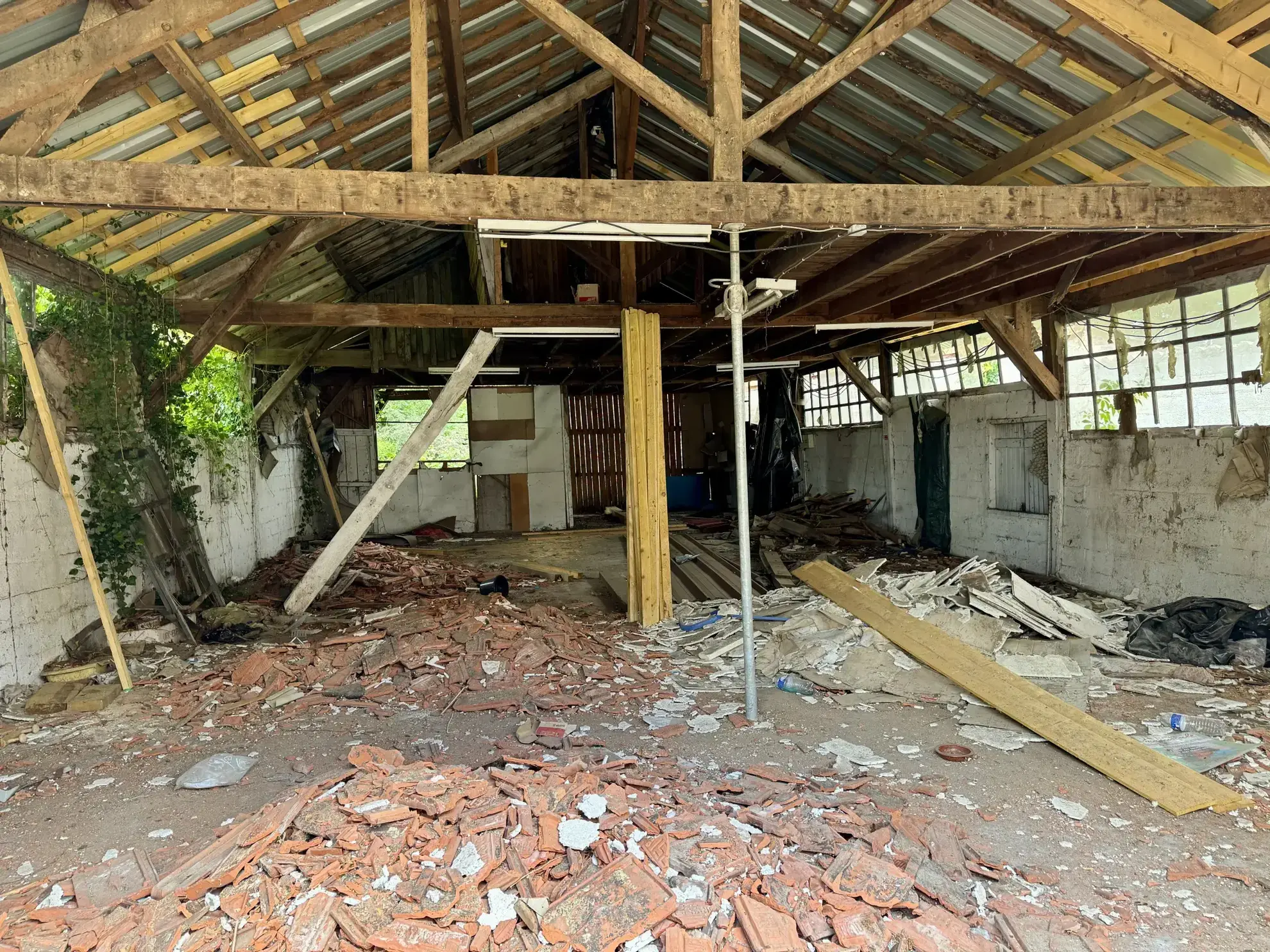 Investissement immobilier à Bergerac avec deux appartements loués, dépendance et grand garage 