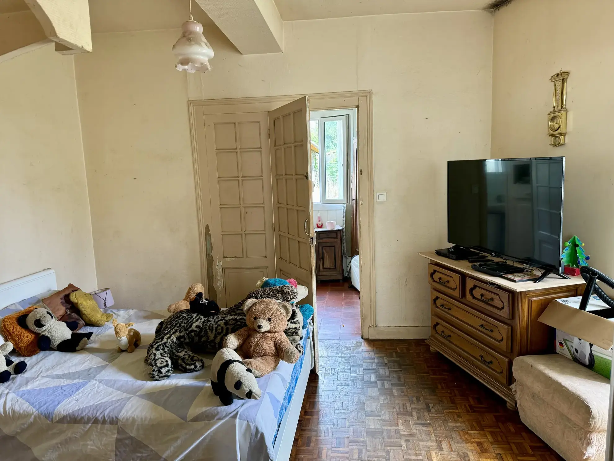 Investissement immobilier à Bergerac avec deux appartements loués, dépendance et grand garage 