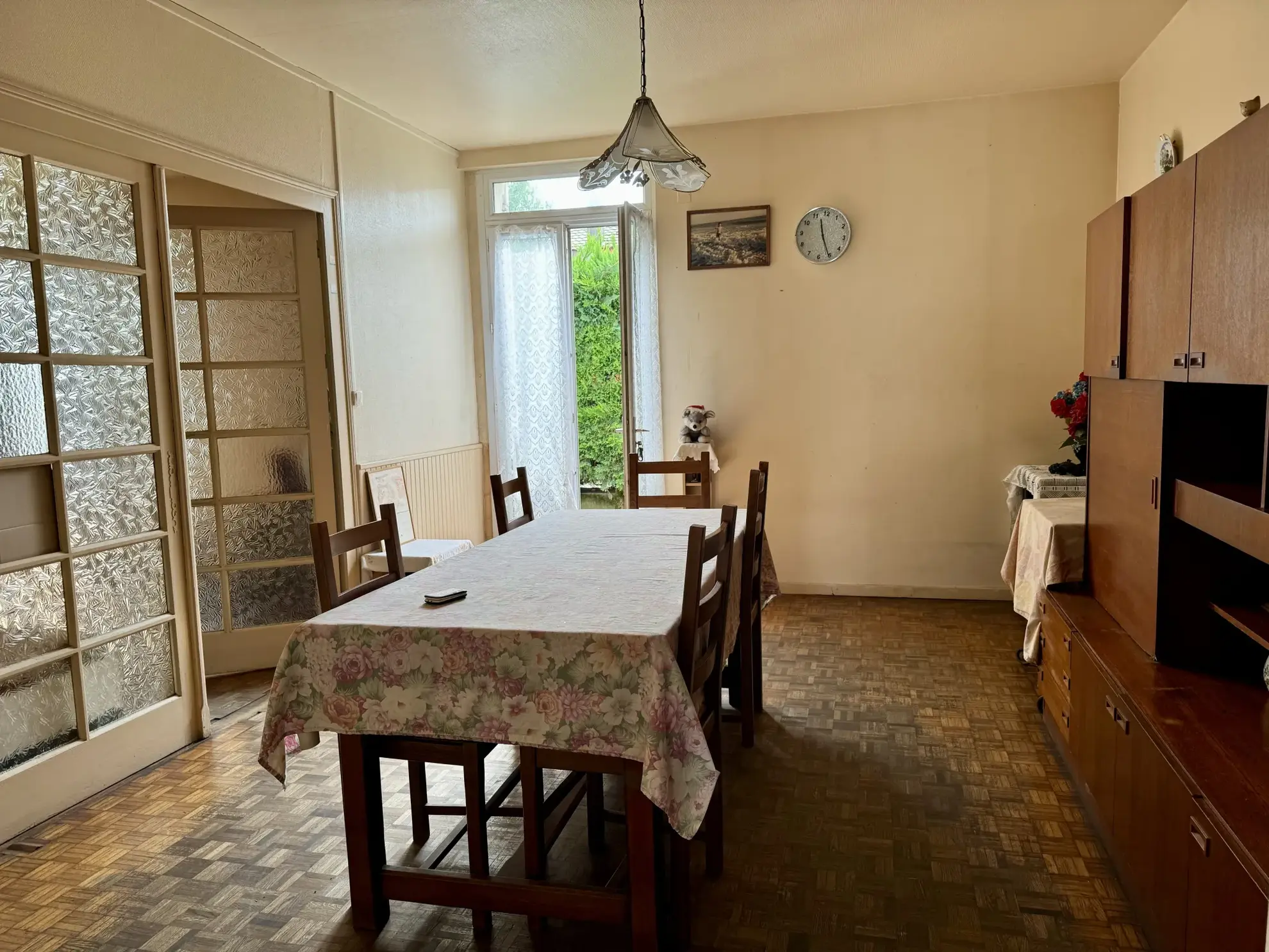 Investissement immobilier à Bergerac avec deux appartements loués, dépendance et grand garage 