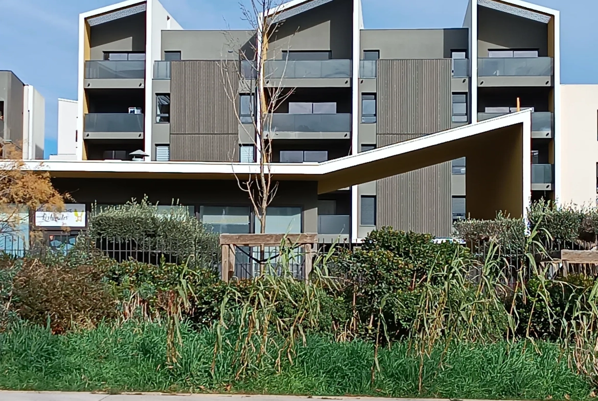 Appartement T3 récent avec terrasse, parking sécurisé à Saint Jean de Vedas 