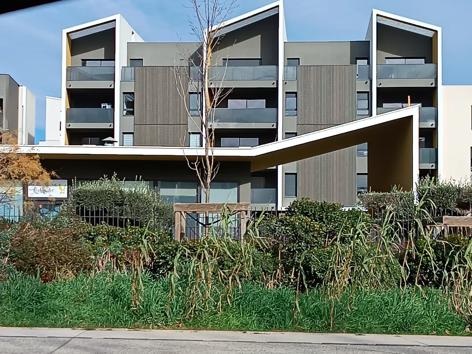 Appartement T3 récent avec terrasse, parking sécurisé à Saint Jean de Vedas 