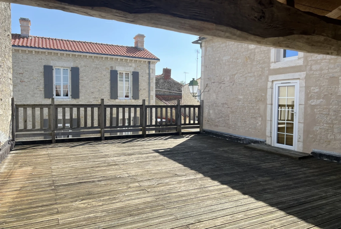 Charmante maison de ville rénovée avec terrasse à Saint-Jean-d’Hermine 