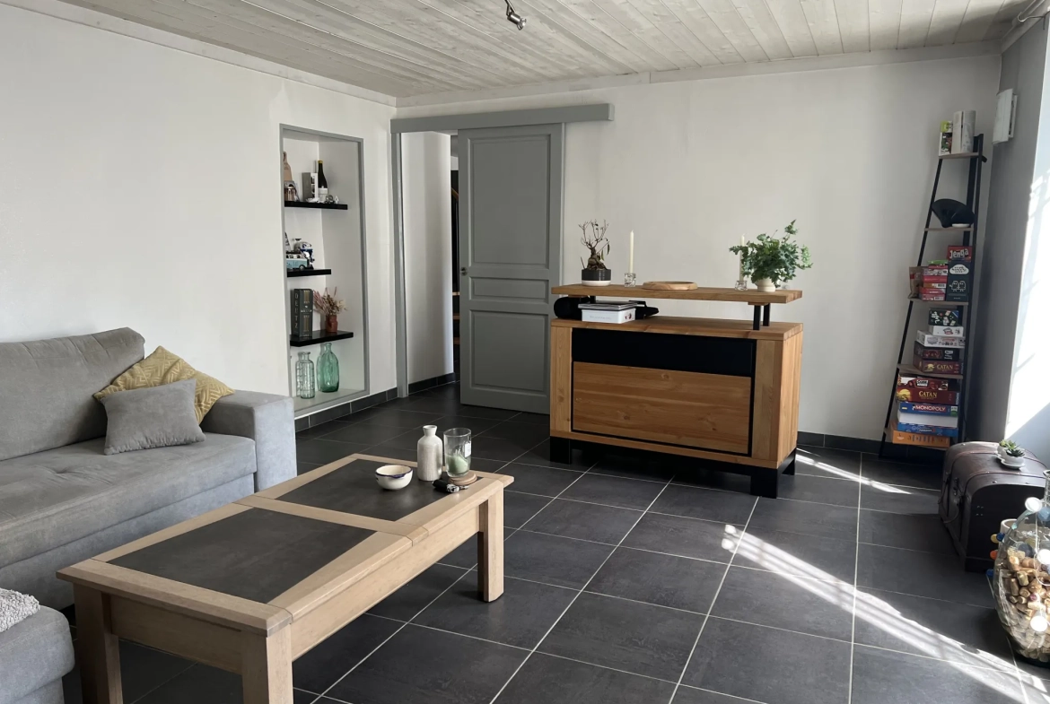 Charmante maison de ville rénovée avec terrasse à Saint-Jean-d’Hermine 