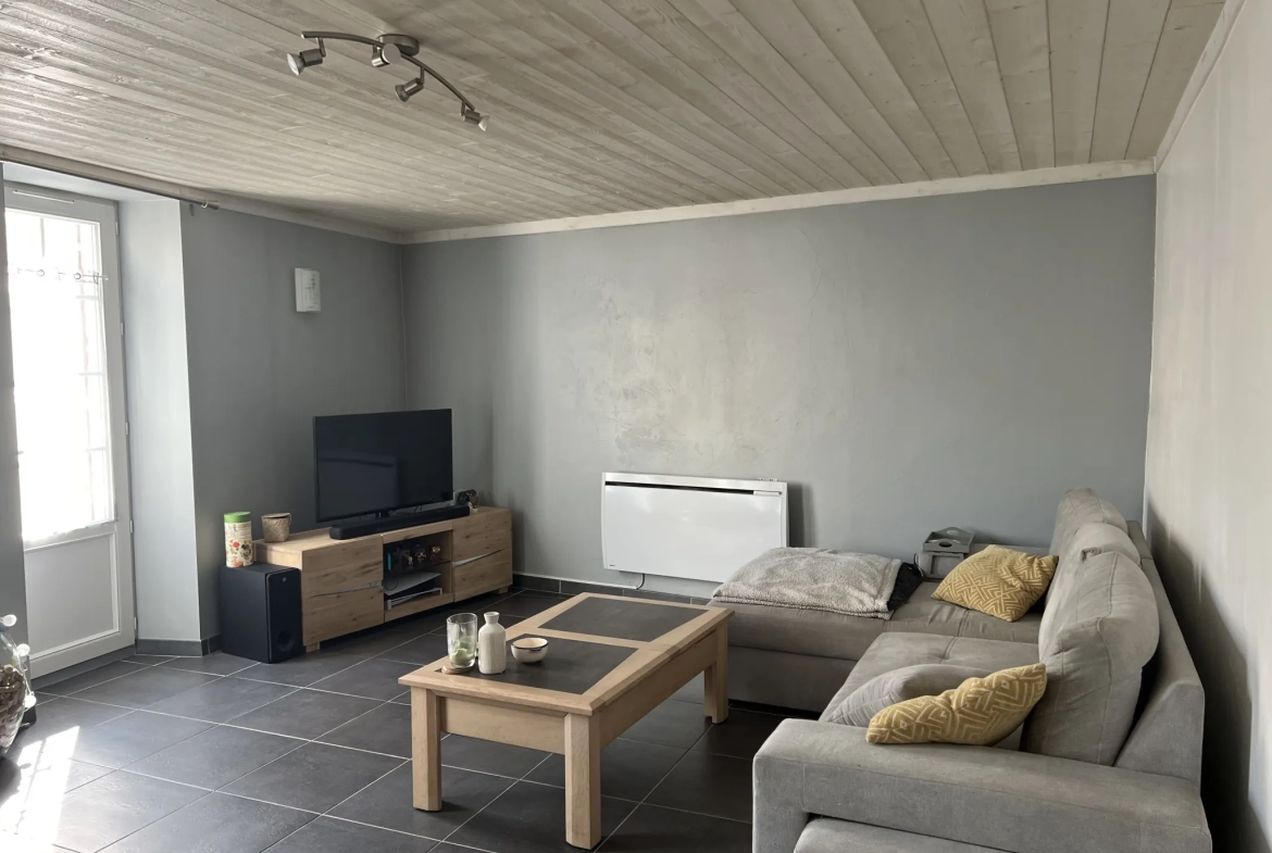 Charmante maison de ville rénovée avec terrasse à Saint-Jean-d’Hermine 