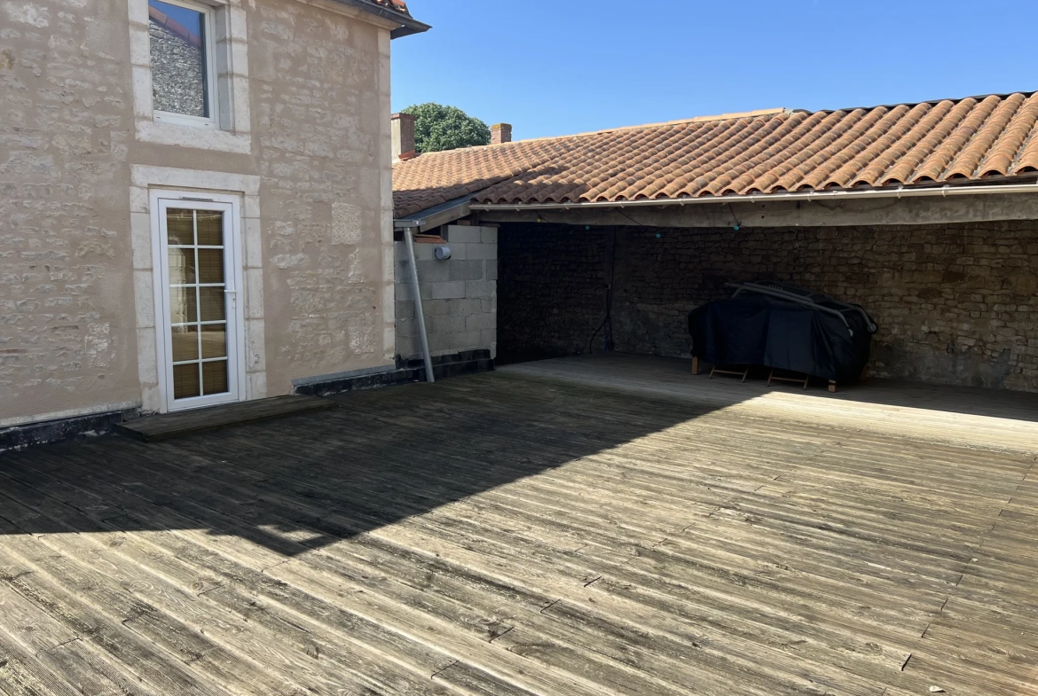 Charmante maison de ville rénovée avec terrasse à Saint-Jean-d’Hermine 