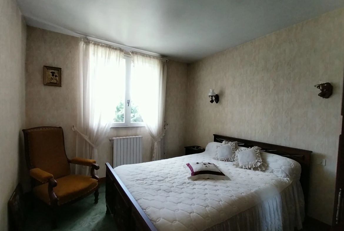 À vendre maison de ville à Marsac-sur-l'Isle avec garage et jardin clos 