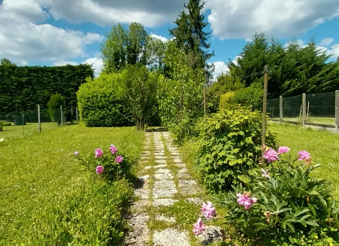 À vendre maison de ville à Marsac-sur-l'Isle avec garage et jardin clos 