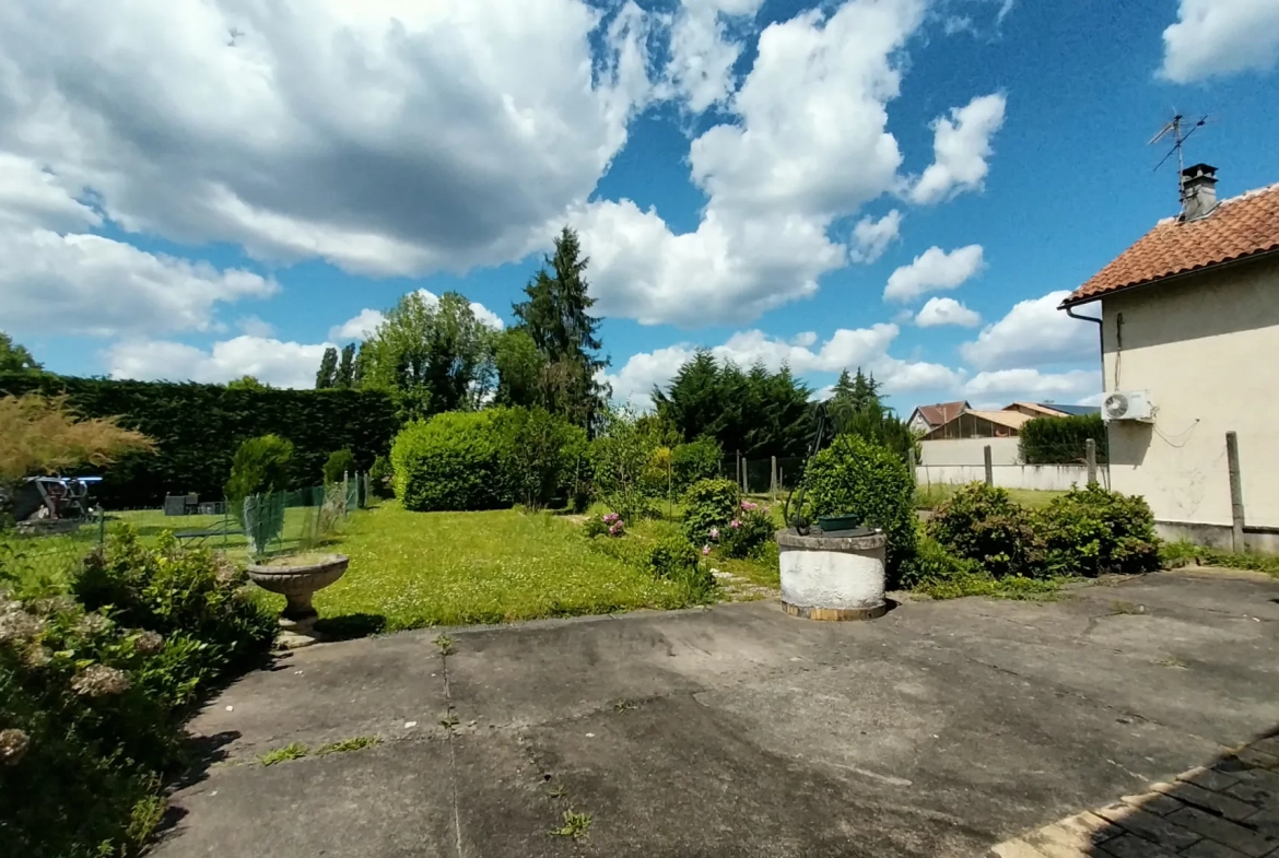 À vendre maison de ville à Marsac-sur-l'Isle avec garage et jardin clos 