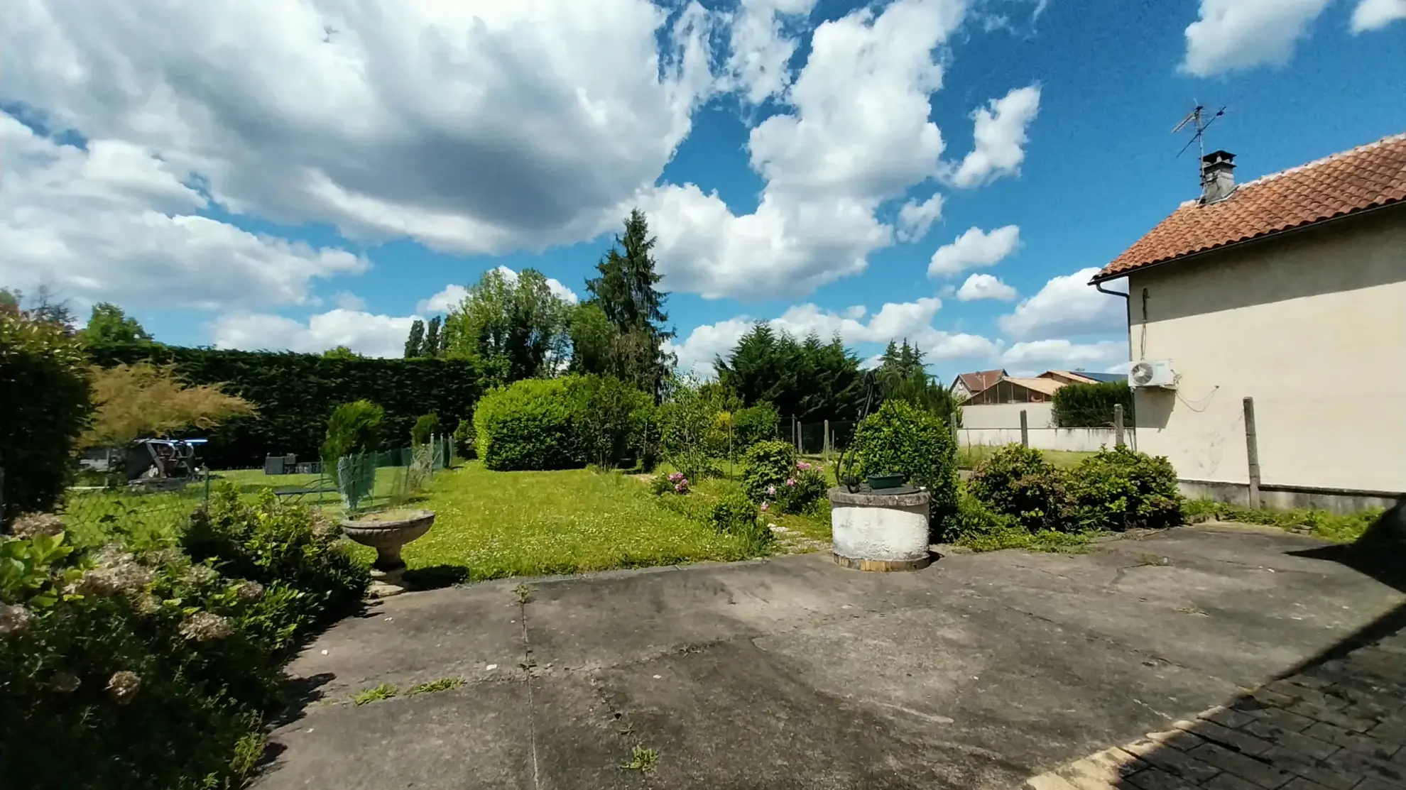 À vendre maison de ville à Marsac-sur-l'Isle avec garage et jardin clos 