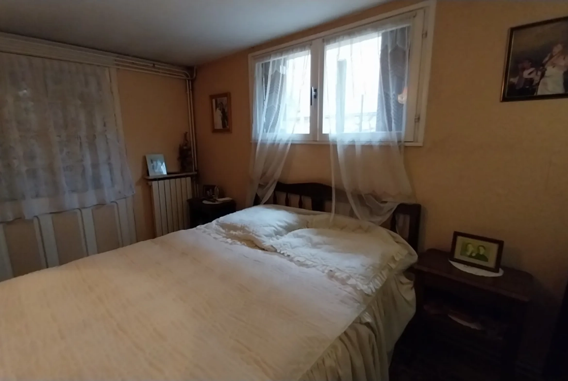 À vendre maison de ville à Marsac-sur-l'Isle avec garage et jardin clos 
