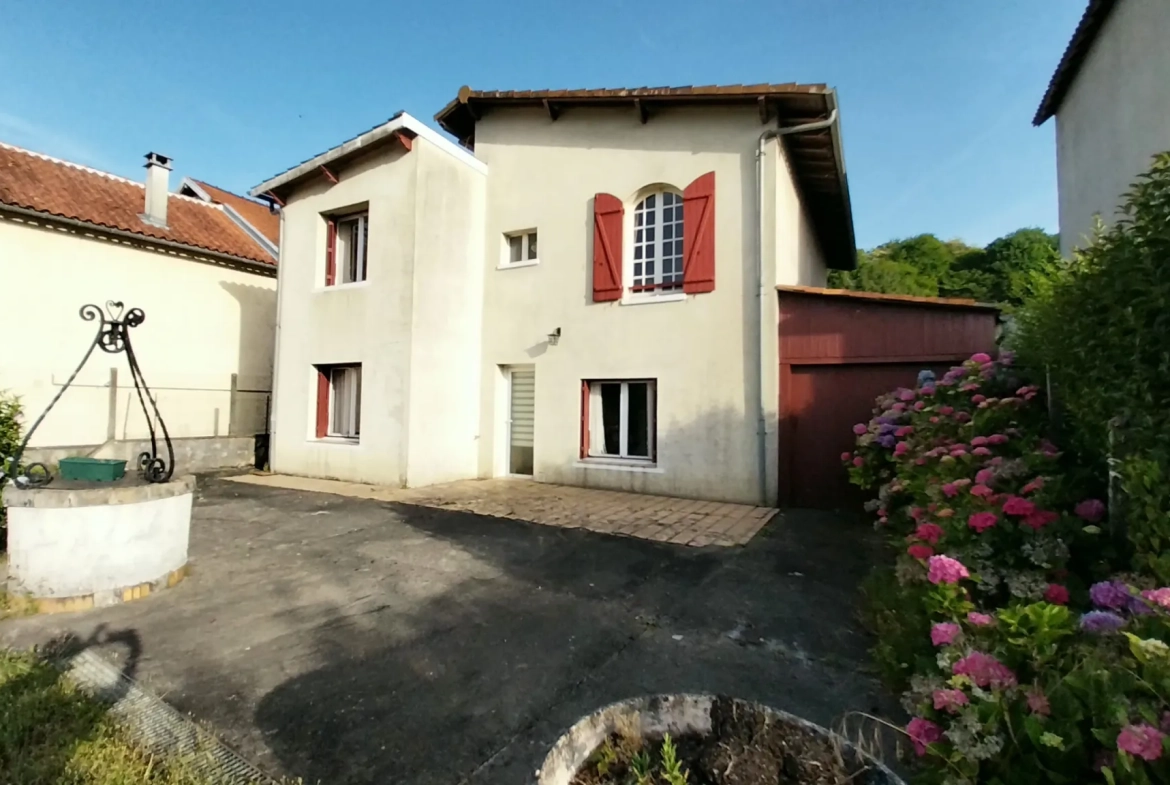 À vendre maison de ville à Marsac-sur-l'Isle avec garage et jardin clos 