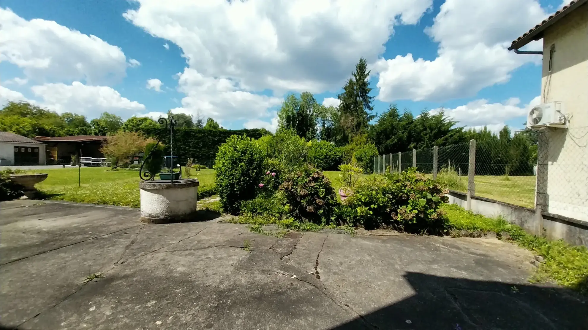 À vendre maison de ville à Marsac-sur-l'Isle avec garage et jardin clos 