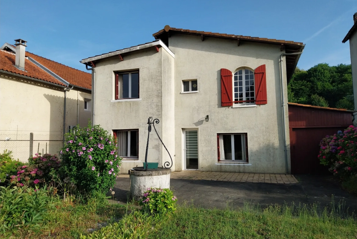 À vendre maison de ville à Marsac-sur-l'Isle avec garage et jardin clos 