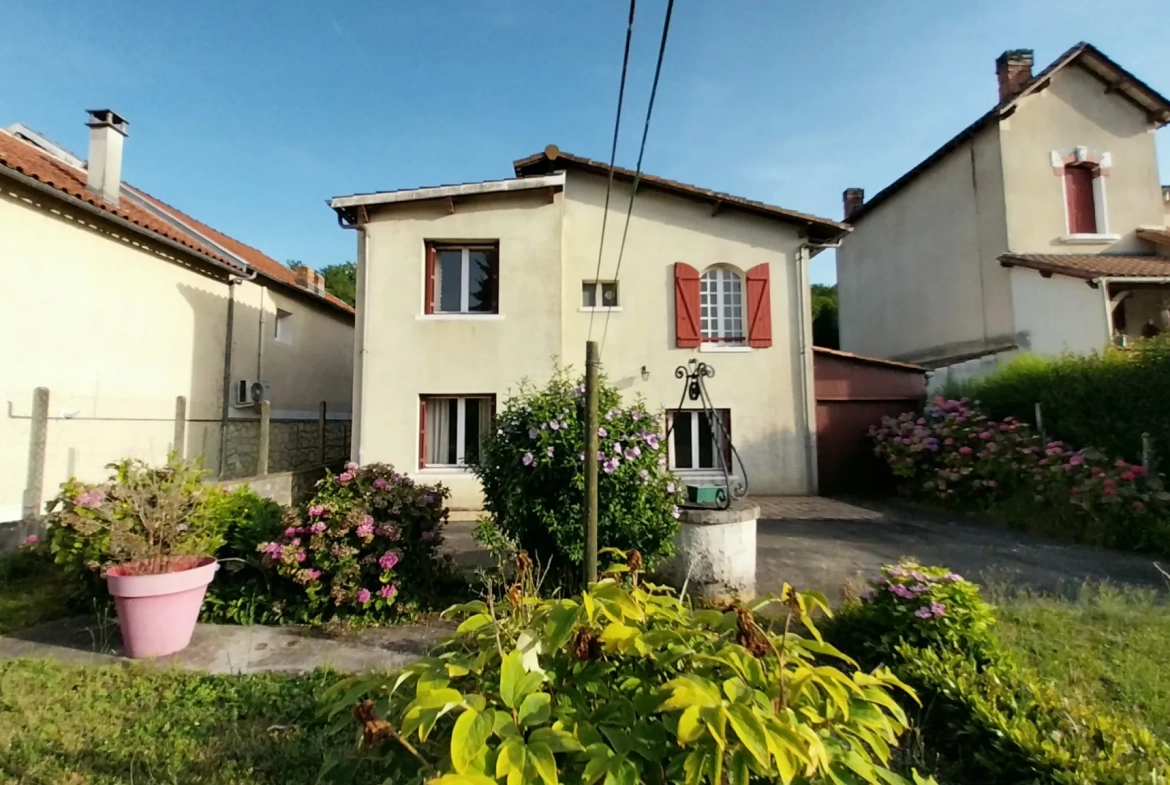 À vendre maison de ville à Marsac-sur-l'Isle avec garage et jardin clos 