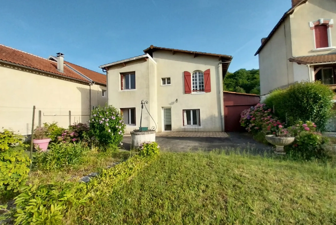 À vendre maison de ville à Marsac-sur-l'Isle avec garage et jardin clos 
