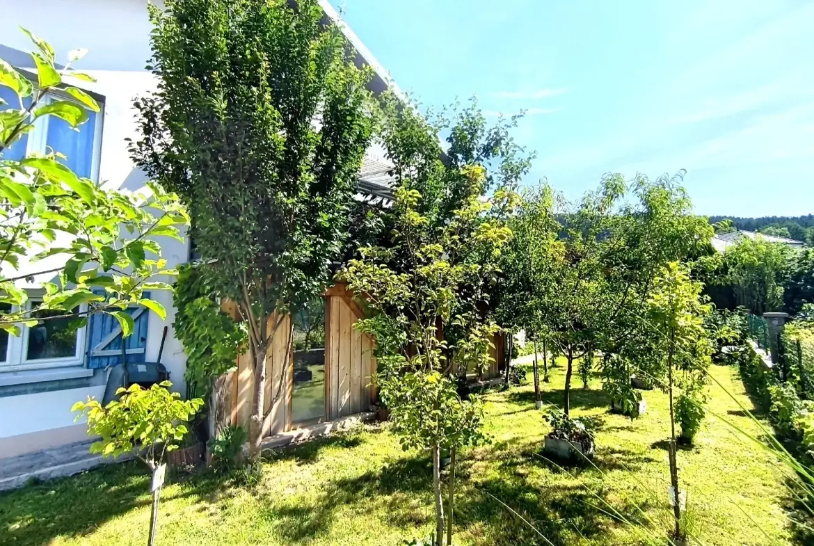 Maison rénovée de 115 m² avec terrain clos à Gérardmer 