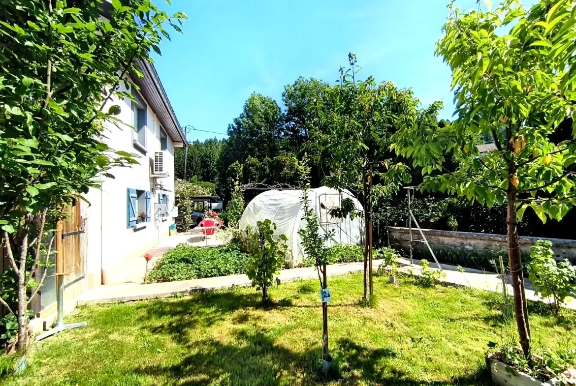 Maison rénovée de 115 m² avec terrain clos à Gérardmer 