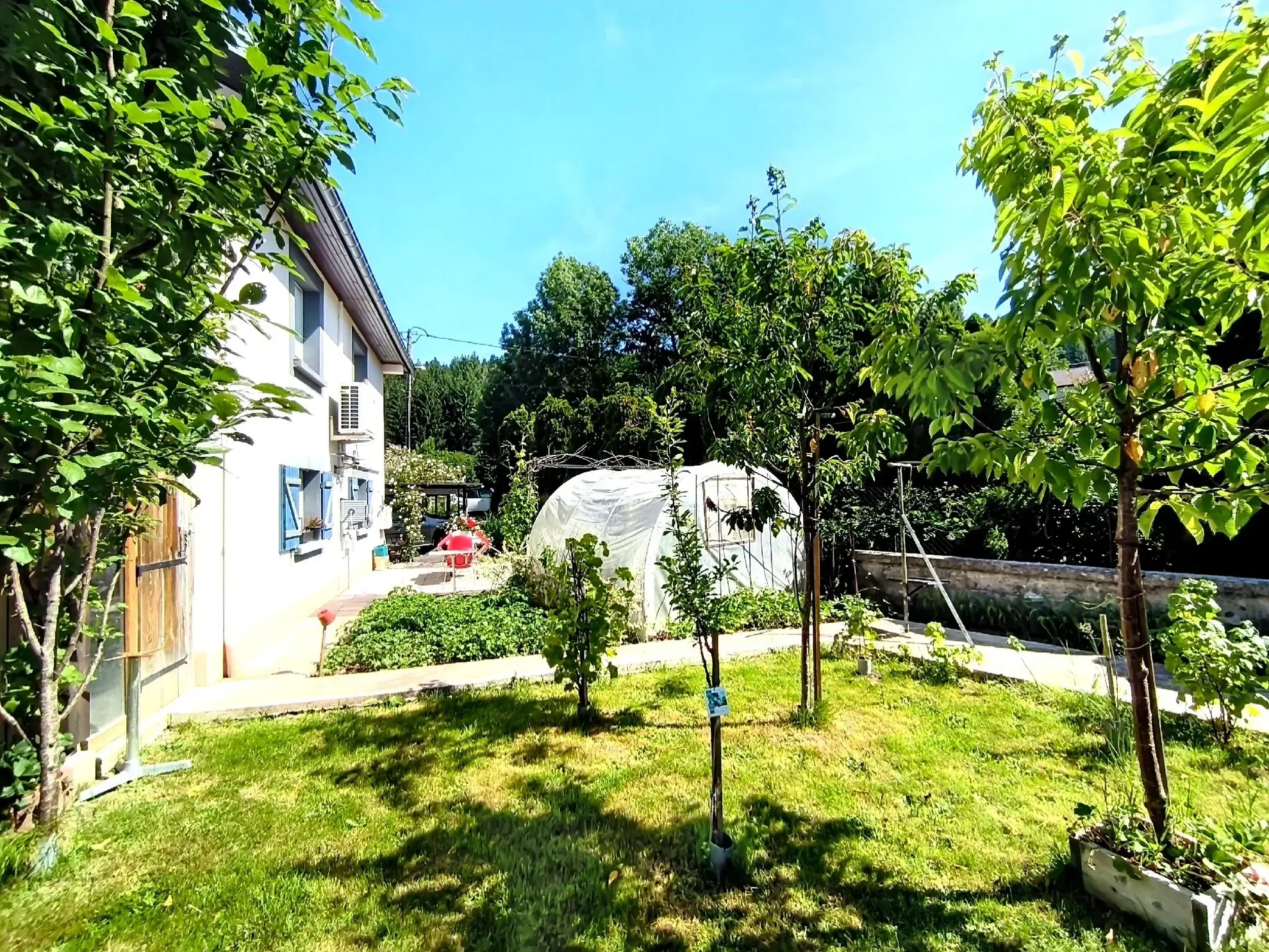 Maison rénovée de 115 m² avec terrain clos à Gérardmer 