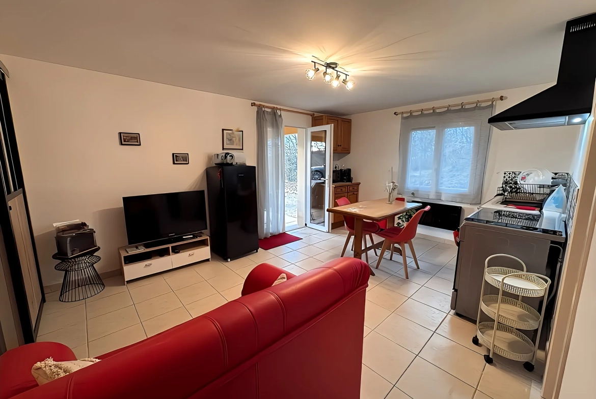 Maison de charme à Gourdon avec piscine, box, studio et grand terrain de 6038 m² 
