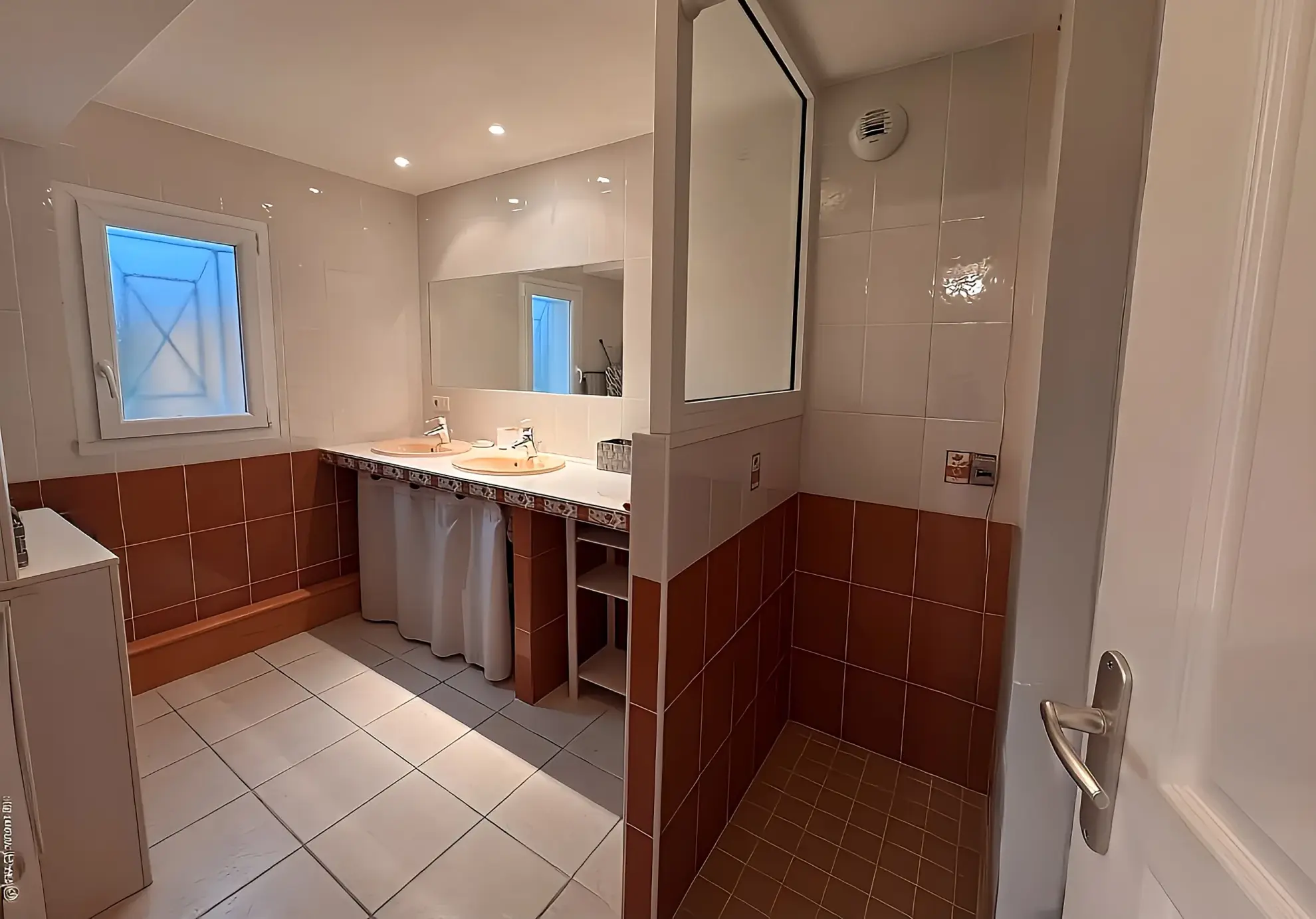 Maison de charme à Gourdon avec piscine, box, studio et grand terrain de 6038 m² 