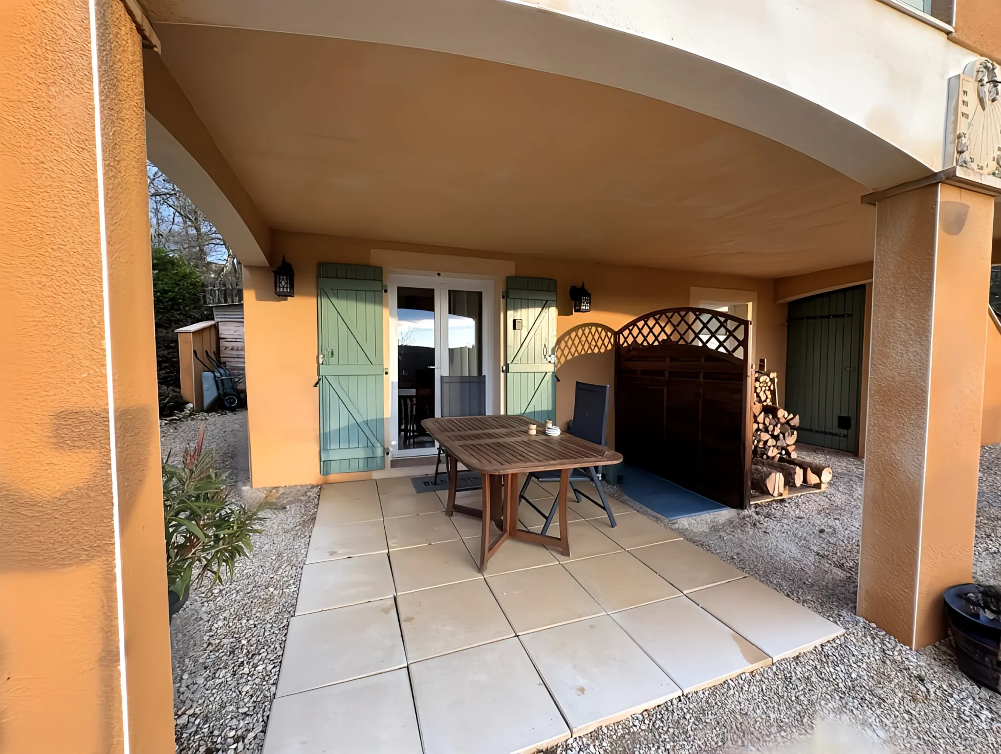 Maison de charme à Gourdon avec piscine, box, studio et grand terrain de 6038 m² 