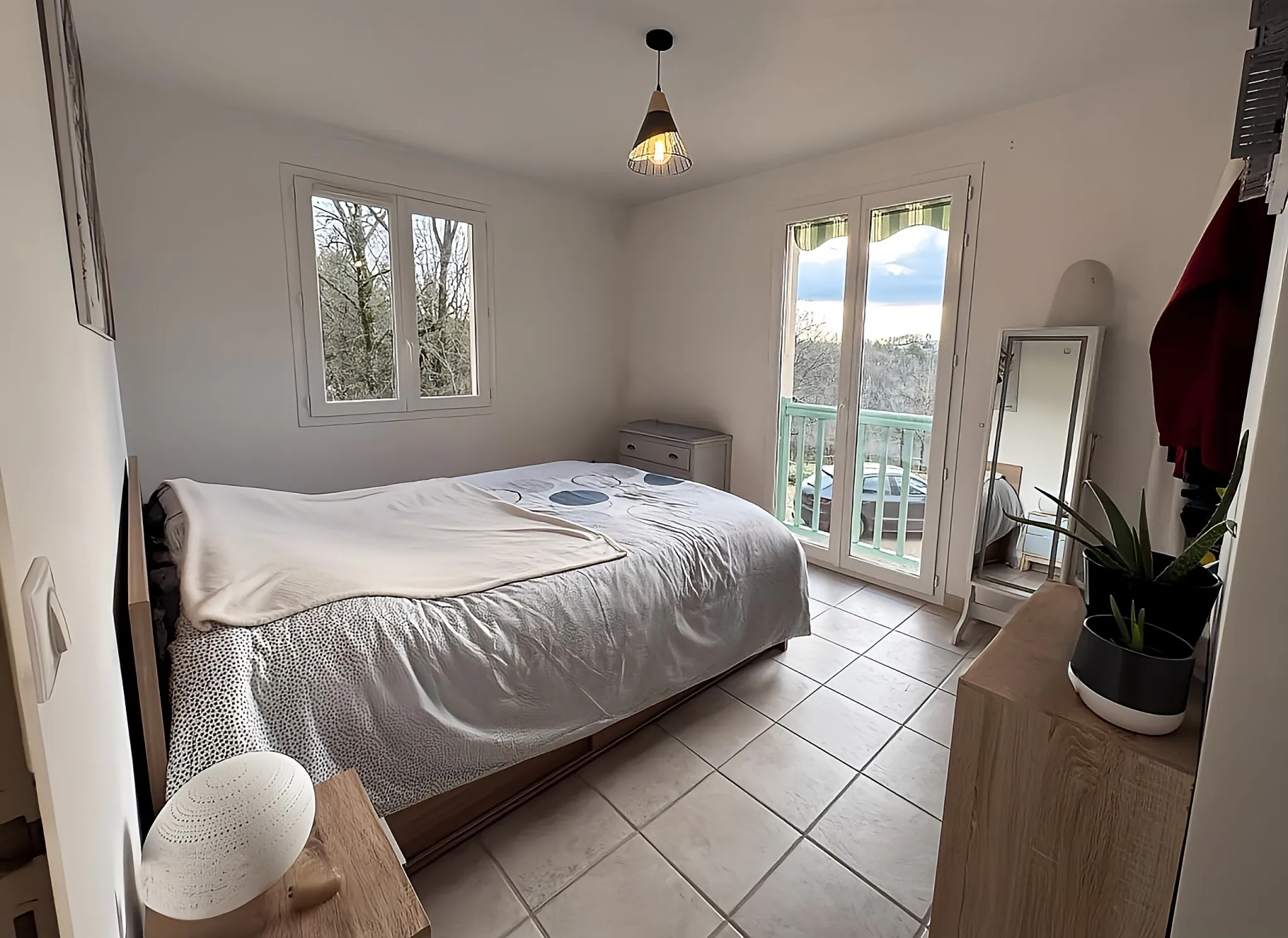 Maison de charme à Gourdon avec piscine, box, studio et grand terrain de 6038 m² 