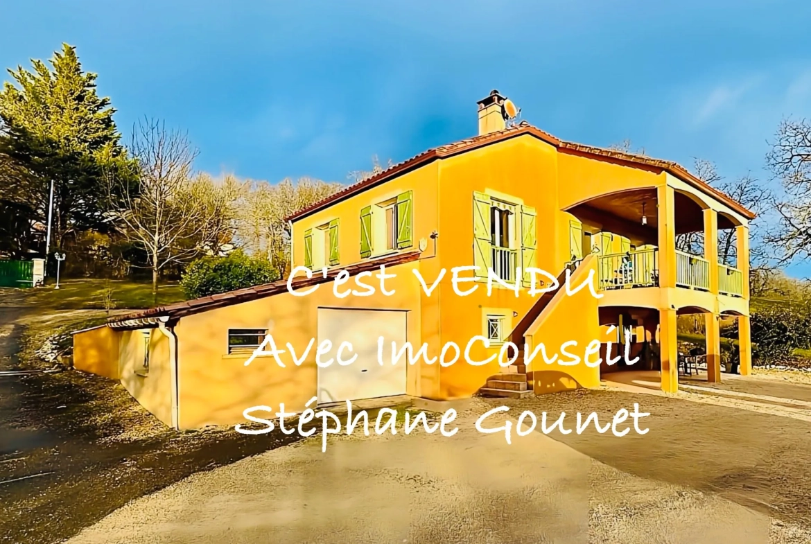 Maison de charme à Gourdon avec piscine, box, studio et grand terrain de 6038 m² 