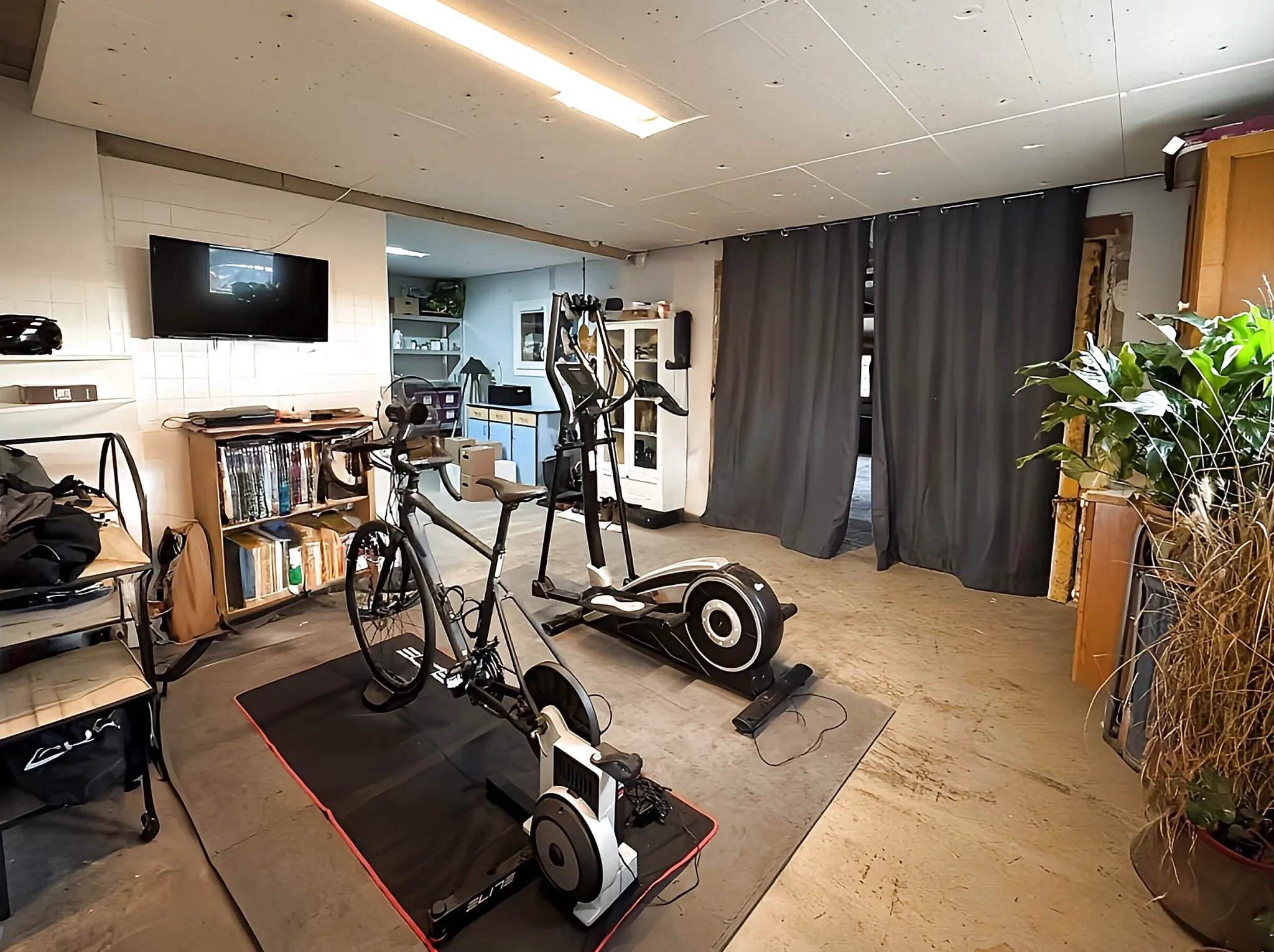 Maison de charme à Gourdon avec piscine, box, studio et grand terrain de 6038 m² 