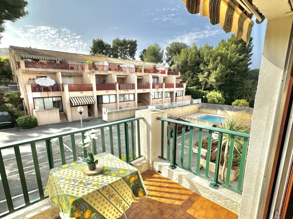 Appartement Type Studio avec Terrasse à Bandol, proche Plages et Centre-Ville