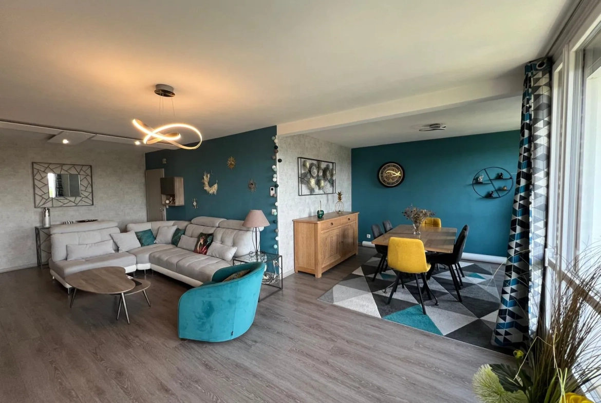 Appartement traversant à Roanne avec vue panoramique, garage et parking 