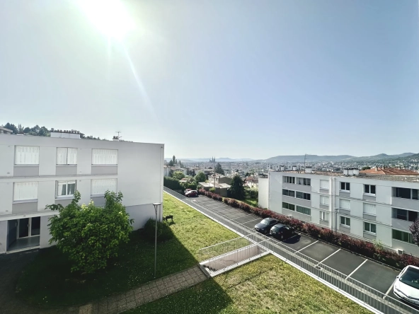 Appartement T2 à vendre à Clermont-Ferrand Montjuzet avec parking et vue dégagée
