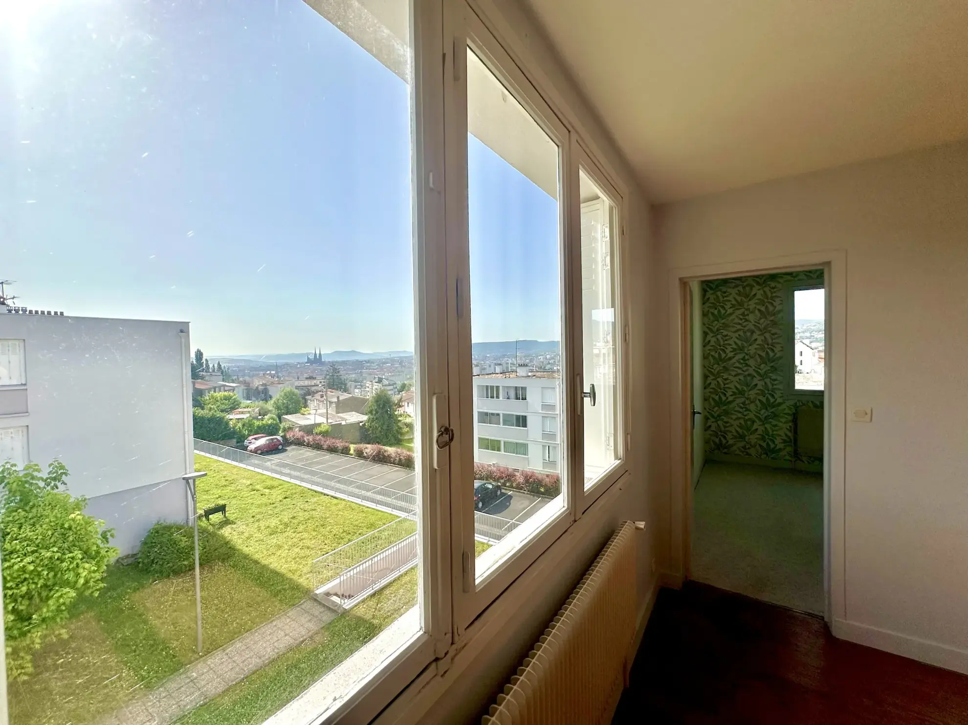 Appartement T2 à vendre à Clermont-Ferrand Montjuzet avec parking et vue dégagée 