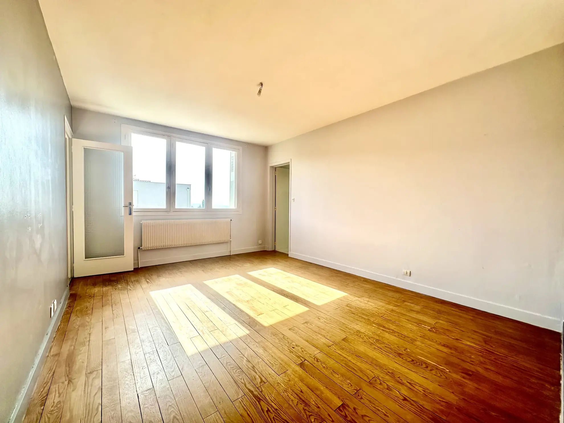 Appartement T2 à vendre à Clermont-Ferrand Montjuzet avec parking et vue dégagée 