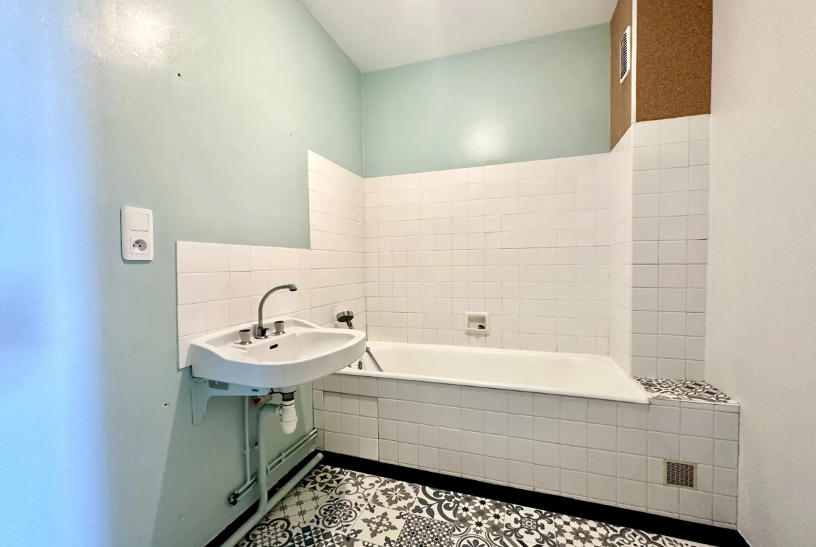 Appartement T2 à vendre à Clermont-Ferrand Montjuzet avec parking et vue dégagée 