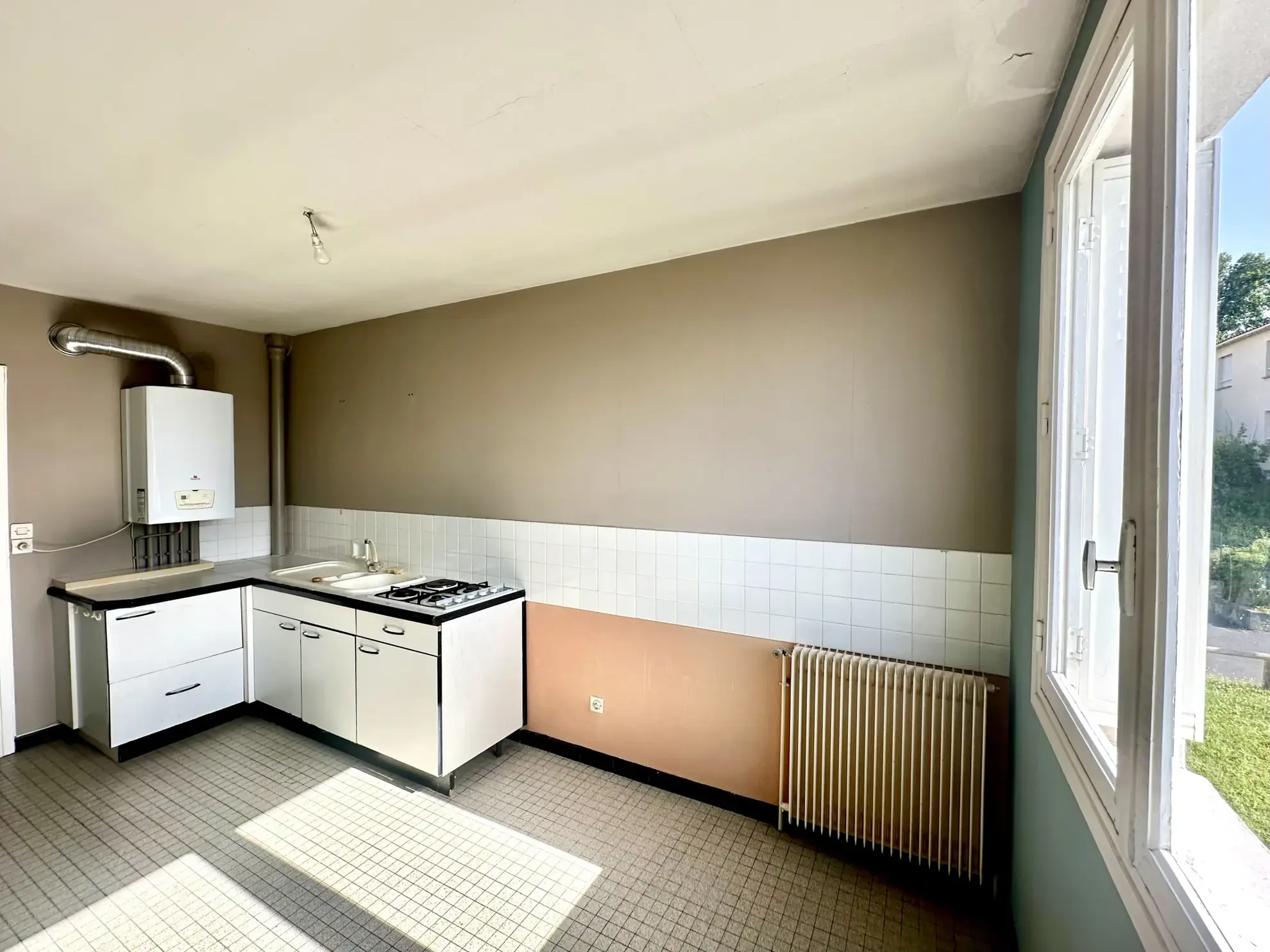 Appartement T2 à vendre à Clermont-Ferrand Montjuzet avec parking et vue dégagée 