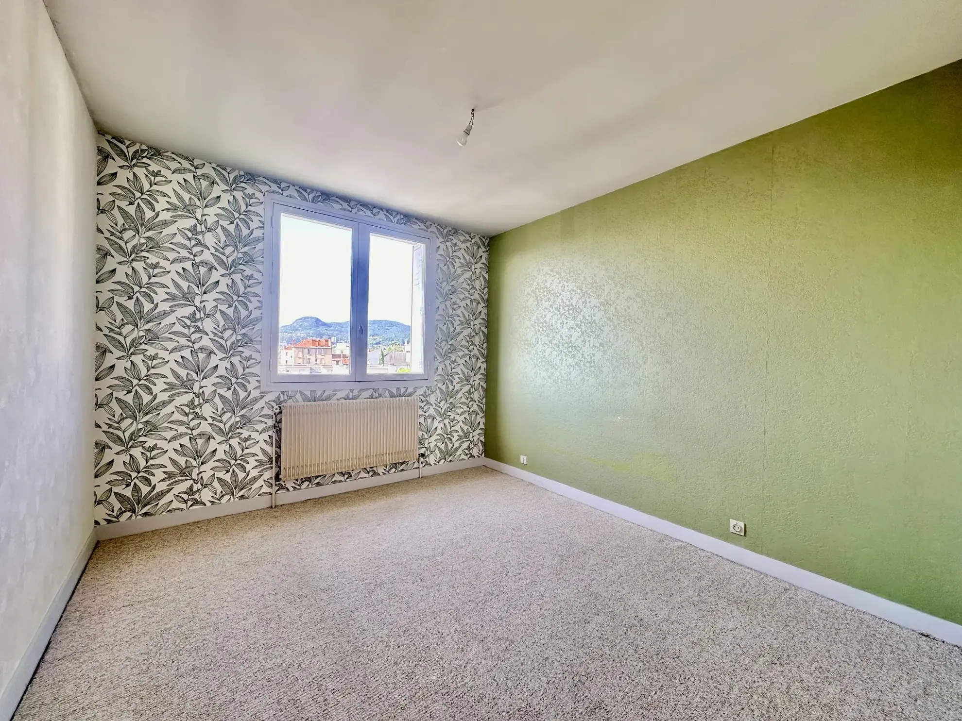 Appartement T2 à vendre à Clermont-Ferrand Montjuzet avec parking et vue dégagée 